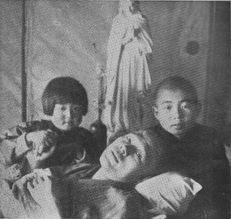 「永井博士一家(写真右より誠一さん、博士、茅野さん)」のキャプション付きの写真